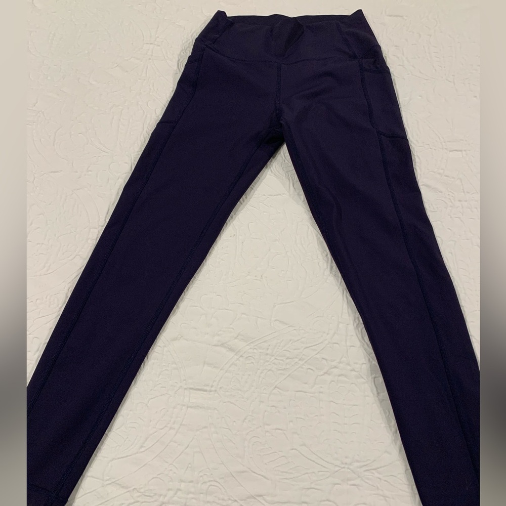 Navy Brilliant Zyia Leggings in Capris length, size 6-8